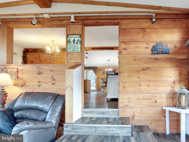 516 ROBERTS RD, Great Cacapon, WV 25422