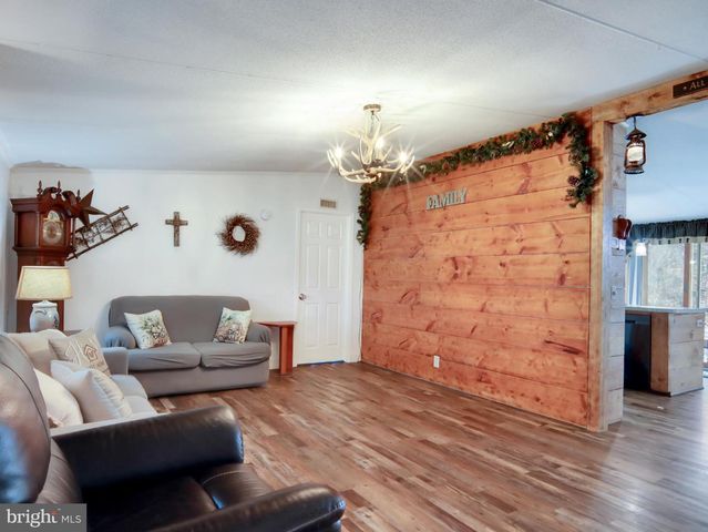 516 ROBERTS RD, Great Cacapon, WV 25422