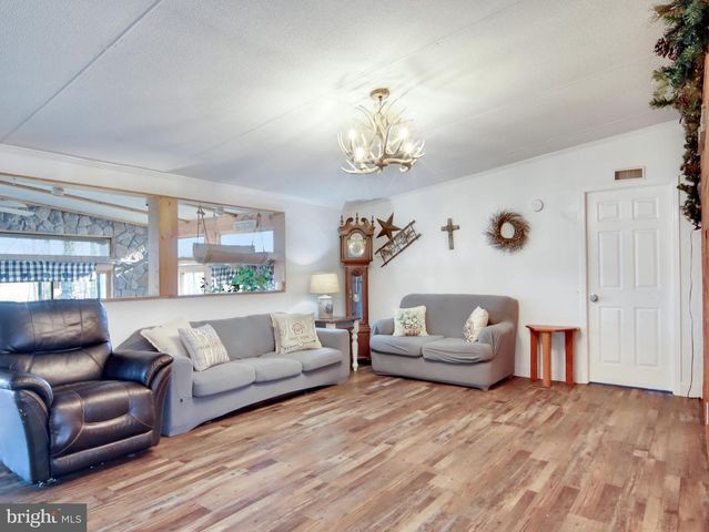 516 ROBERTS RD, Great Cacapon, WV 25422