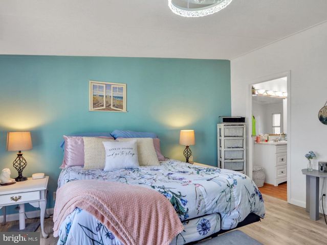 516 ROBERTS RD, Great Cacapon, WV 25422