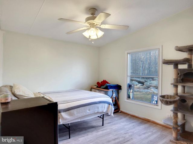 516 ROBERTS RD, Great Cacapon, WV 25422