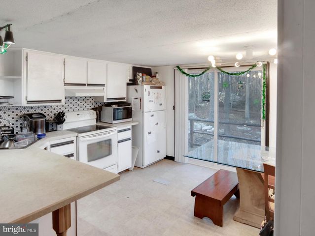 516 ROBERTS RD, Great Cacapon, WV 25422