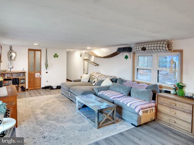 516 ROBERTS RD, Great Cacapon, WV 25422