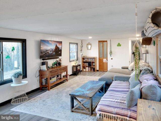 516 ROBERTS RD, Great Cacapon, WV 25422