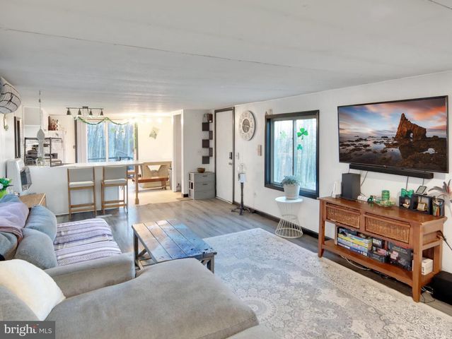 516 ROBERTS RD, Great Cacapon, WV 25422