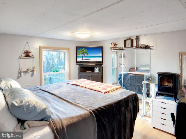 516 ROBERTS RD, Great Cacapon, WV 25422