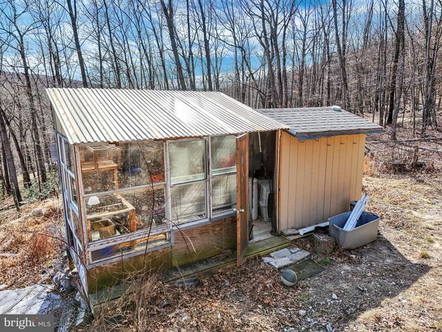 516 ROBERTS RD, Great Cacapon, WV 25422