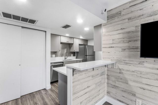 612 Executive Center Drive 107, West Palm Beach, FL 33401