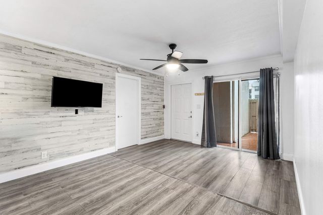 612 Executive Center Drive 107, West Palm Beach, FL 33401