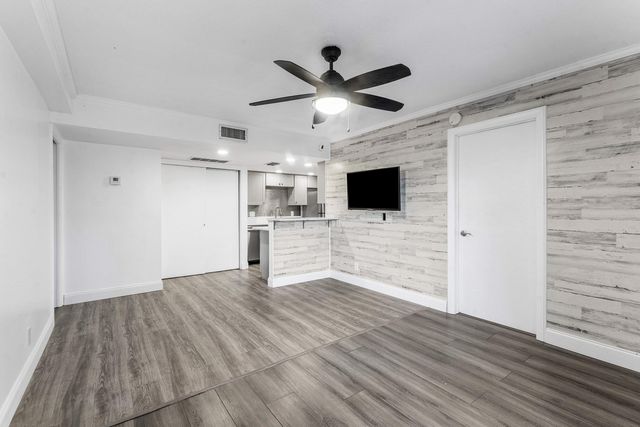 612 Executive Center Drive 107, West Palm Beach, FL 33401