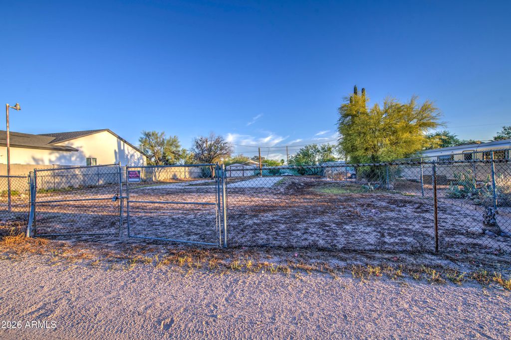 951 N WARNER Drive NA, Apache Junction, AZ 85120 — exterior
