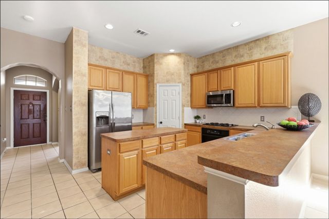 5517 LONGHORN Drive, The Colony, TX 75056