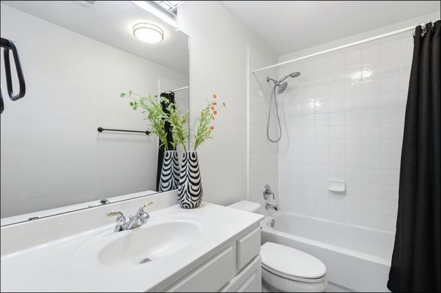 5517 LONGHORN Drive, The Colony, TX 75056