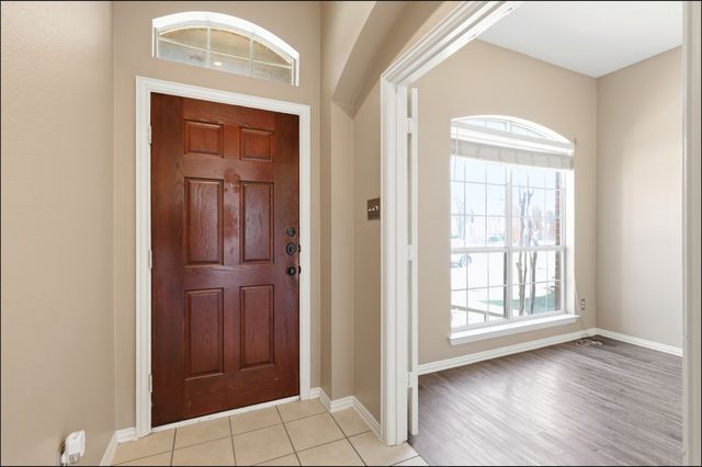 5517 LONGHORN Drive, The Colony, TX 75056