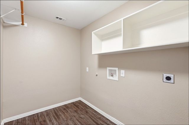 5517 LONGHORN Drive, The Colony, TX 75056