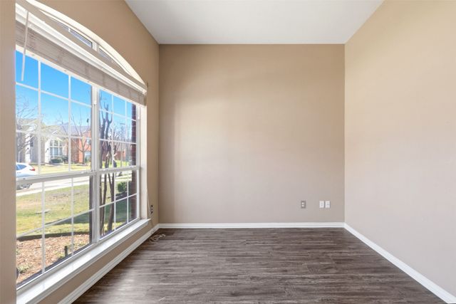 5517 LONGHORN Drive, The Colony, TX 75056