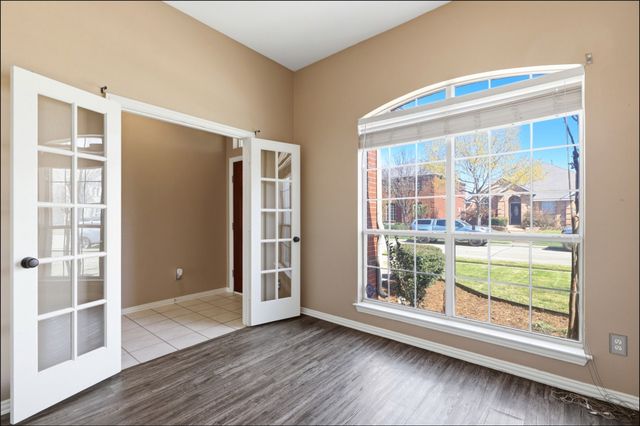 5517 LONGHORN Drive, The Colony, TX 75056