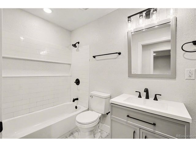 440 S Pine St, Keenesburg, CO 80643