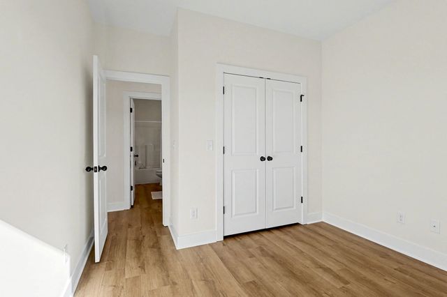 3833-3835 S Bluelake Ct, Wichita, KS 67215