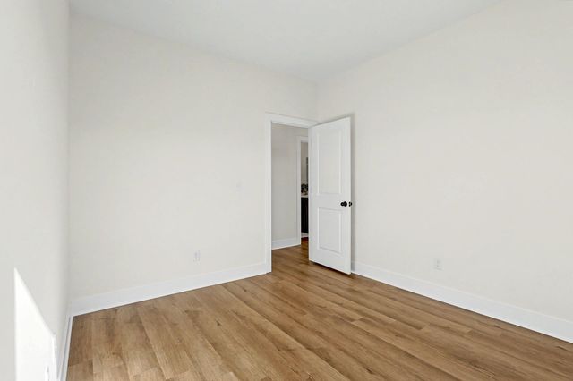 3833-3835 S Bluelake Ct, Wichita, KS 67215