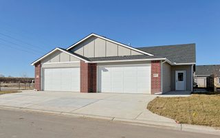 3833-3835 S Bluelake Ct, Wichita, KS 67215
