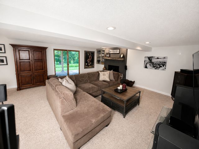 15576 Canyon Ridge, Eden Prairie, MN 55347