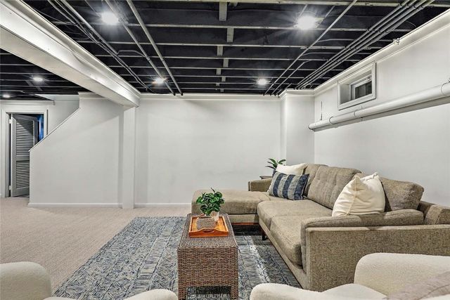 1 Cheshire Drive, Barrington, RI 02806