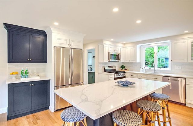 1 Cheshire Drive, Barrington, RI 02806