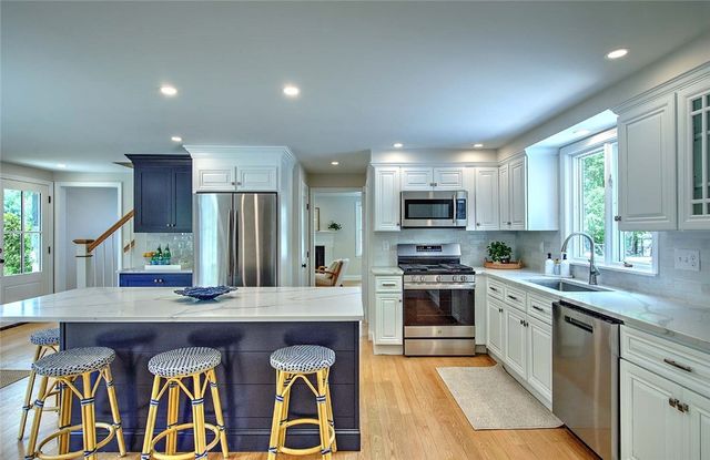 1 Cheshire Drive, Barrington, RI 02806