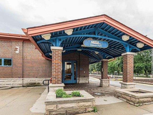 6747 N Olmsted Avenue 1A, Chicago, IL 60631