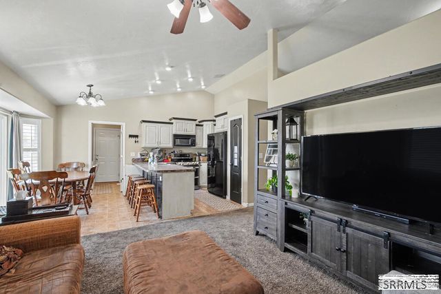 619 S Holladay Circle, Ammon, ID 83406