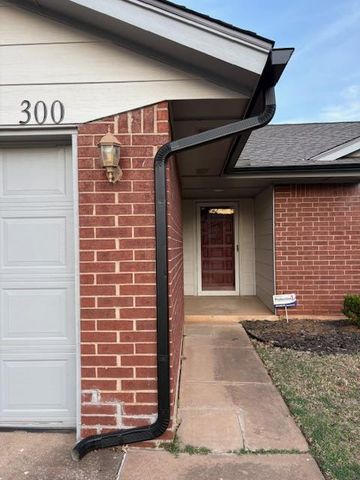 300 N Lockeport Drive, Edmond, OK 73003