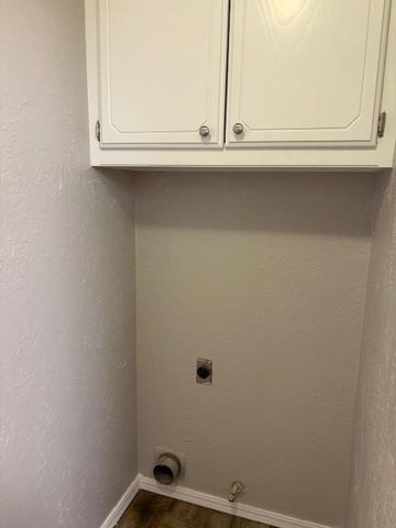 300 N Lockeport Drive, Edmond, OK 73003