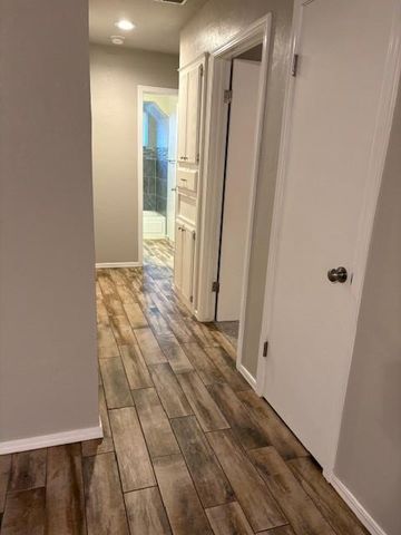 300 N Lockeport Drive, Edmond, OK 73003