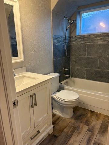 300 N Lockeport Drive, Edmond, OK 73003