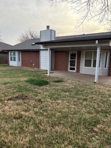 300 N Lockeport Drive, Edmond, OK 73003