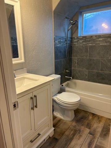 300 N Lockeport Drive, Edmond, OK 73003