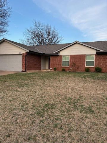 300 N Lockeport Drive, Edmond, OK 73003