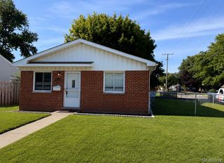 1704 E Meyers Avenue, Hazel Park, MI 48030
