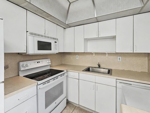 202 Piedmont E, Delray Beach, FL 33484