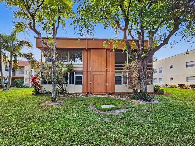 202 Piedmont E, Delray Beach, FL 33484
