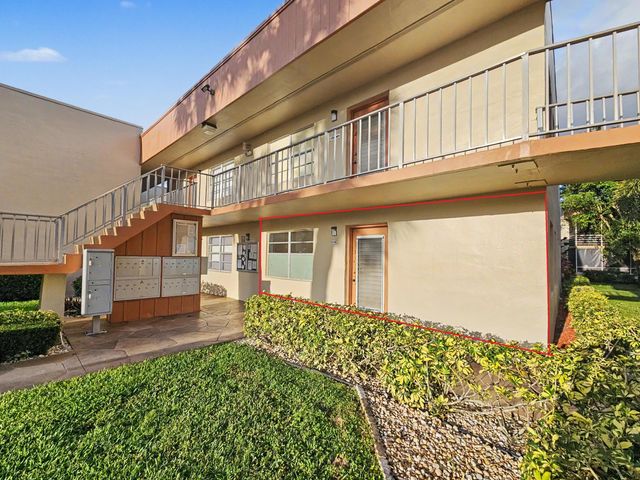 202 Piedmont E, Delray Beach, FL 33484