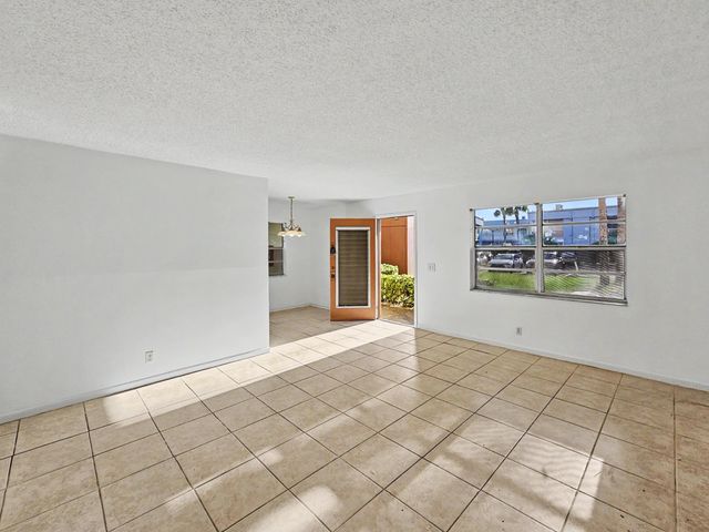 202 Piedmont E, Delray Beach, FL 33484