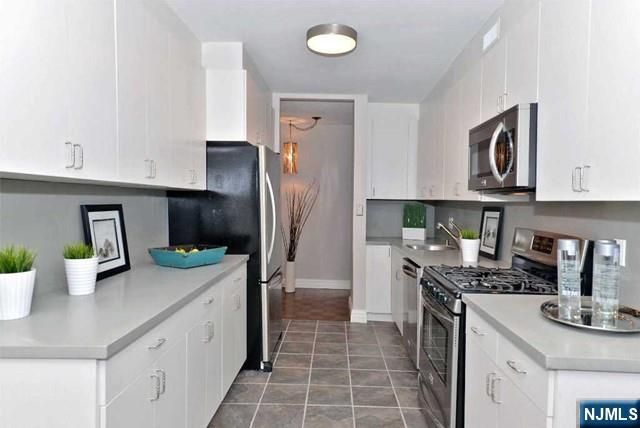 5 Horizon Road 203, Fort Lee, NJ 07024