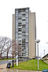 5 Horizon Road 203, Fort Lee, NJ 07024