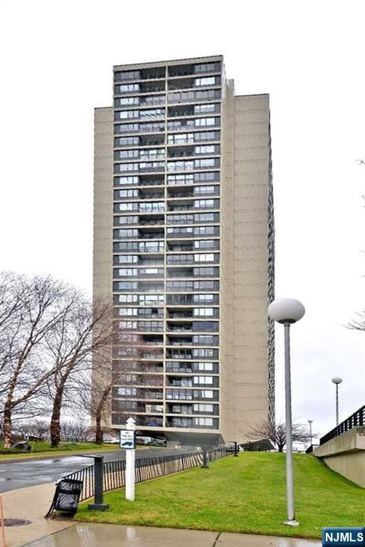 5 Horizon Road 203, Fort Lee, NJ 07024