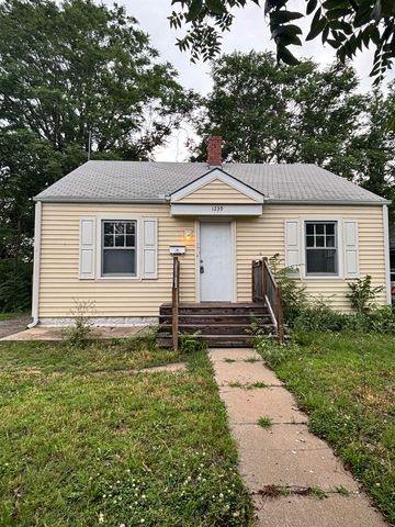 1239 S Hydraulic, Wichita, KS 67211