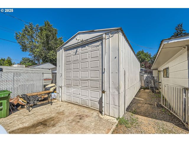 6135 Se CLATSOP St, Portland, OR 97206