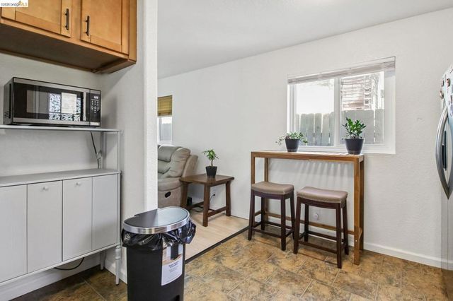874 Pine St, Oakland, CA 94607