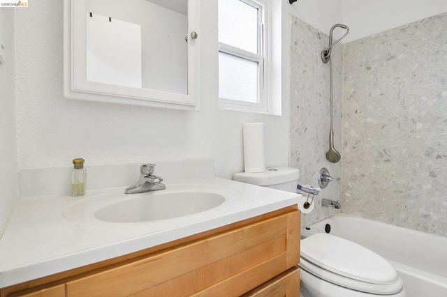 874 Pine St, Oakland, CA 94607